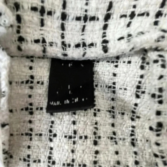 Forever 21 Chic Monochrome Textured Mini Skirt, Size Small - Picture 3 of 4